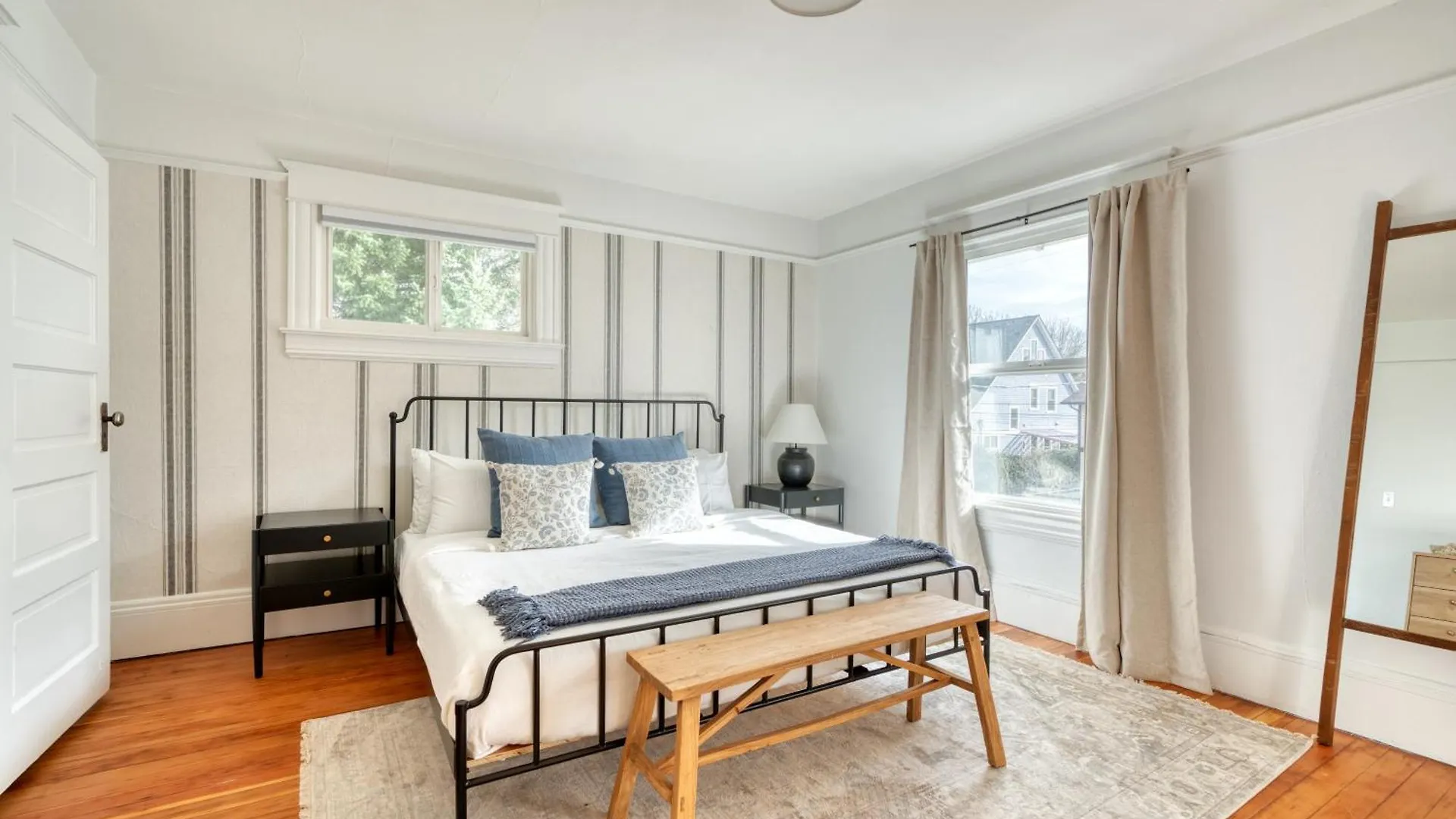 Stay Portland - Renewed 1910 Classic Craftsman - 95 Walkscore 0*,